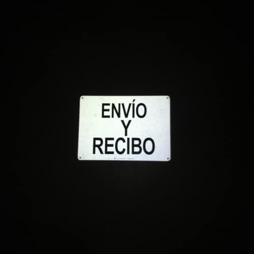TRADESAFE Shipping and Receiving Sign - Envío y Recibo Spanish Sign, Quick Install Aluminum Safety Sign, Light Reflective, UV-Resistant, Waterproof, 14” X 10” Shipping Receiving Signs in Spanish