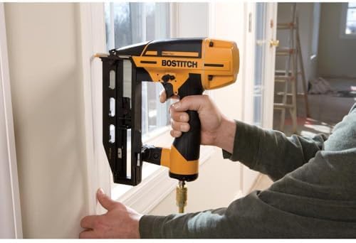 Bostitch 2.5-in X 16-Gauge Clip Head Finishing Pneumatic Nail Gun