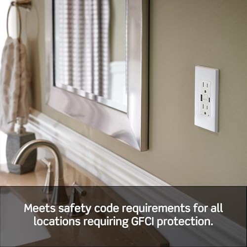 Leviton 15A SmartlockPro Self-Test GFCI Combination with Type A & Type-C USB in-Wall, USB Charger for Smartphones and Tablets, GUAC1-W, White