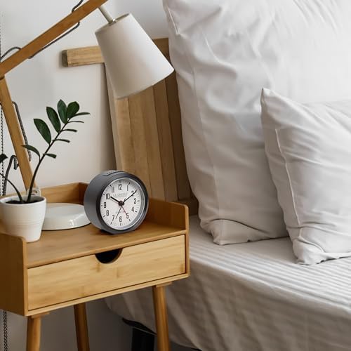 La Crosse Technology 617-710B-INT 4-Inch Round Black Atomic Analog Alarm Clock