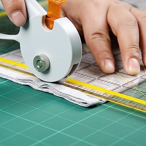 Ecraft Self Healing Sewing Mat 9x12 Inch, Double Sided 5-Ply Fabric Rotary Cutting Mat for Quilting, Sewing & Craft Projects - Gridded Board, Green/Black