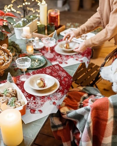 Red Christmas Placemats Set of 6, White Xmas Tree Snowflakes Red Balls Heat Resistant Washable Table Place Mats Winter Cotton Table Linens Party Holiday Decor for Kitchen Dining Outdoor Indoor