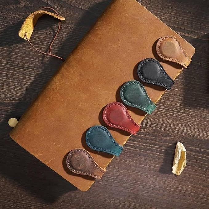Personalized Magnetic Leather Bookmark, 26 Letters Custom Leather Bookmarks, Handmade, Leather Magnetic Bookmark for Book Lovers Readers Women Kid(Red，A）