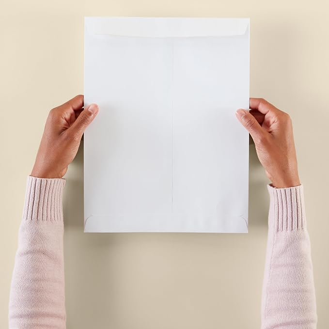 Amazon Basics Catalog Mailing Envelopes, Peel and Seal, 10 x 13 Inch, White, 100-Pack