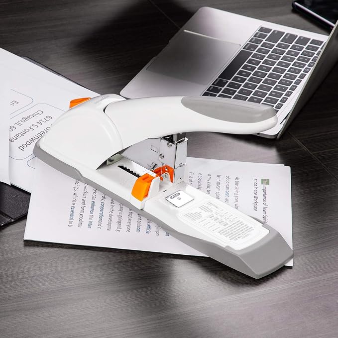 Amazon Basics Heavy-Duty Desktop Stapler, 130 Sheets High Capacity, Sturdy with Jammed Staple Remover Mechanism, 5/8" Staples, White