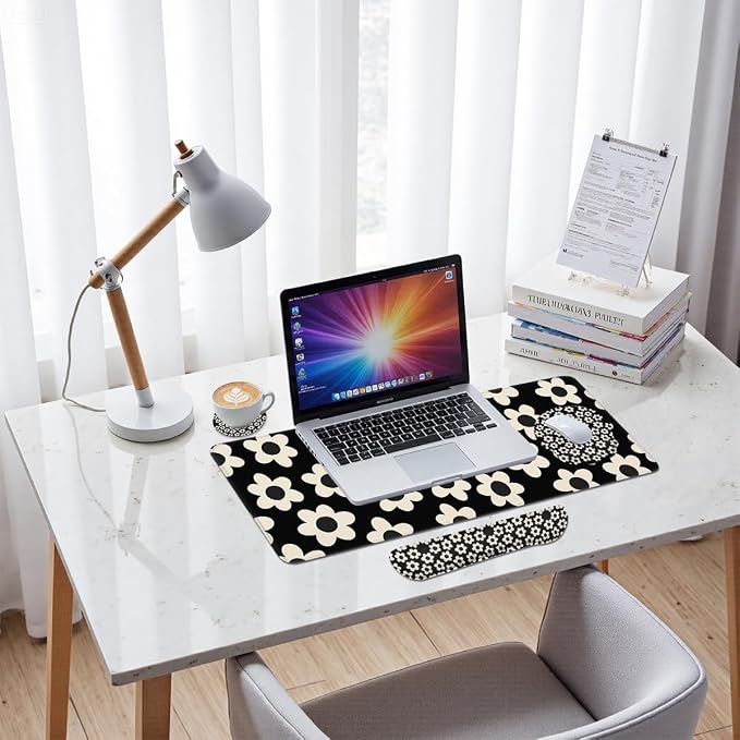 Flowers Mouse Pad Set Minimalist Retro Daisy Gaming Mousepad 4in1 Desk Mat for Desktop Wrist Support Cup Coaster Set Ergonomic Computer Desk Arm Wrist for Decor Home Office