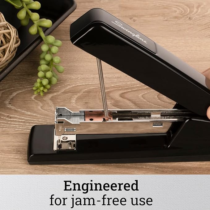 Swingline 747 Classic Stapler, 30 Sheet Capacity, Jam Free, Metal, Black (74701)"