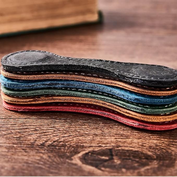 Personalized Magnetic Leather Bookmark, 26 Letters Custom Leather Bookmarks, Handmade, Leather Magnetic Bookmark for Book Lovers Readers Women Kid(Brown，O）