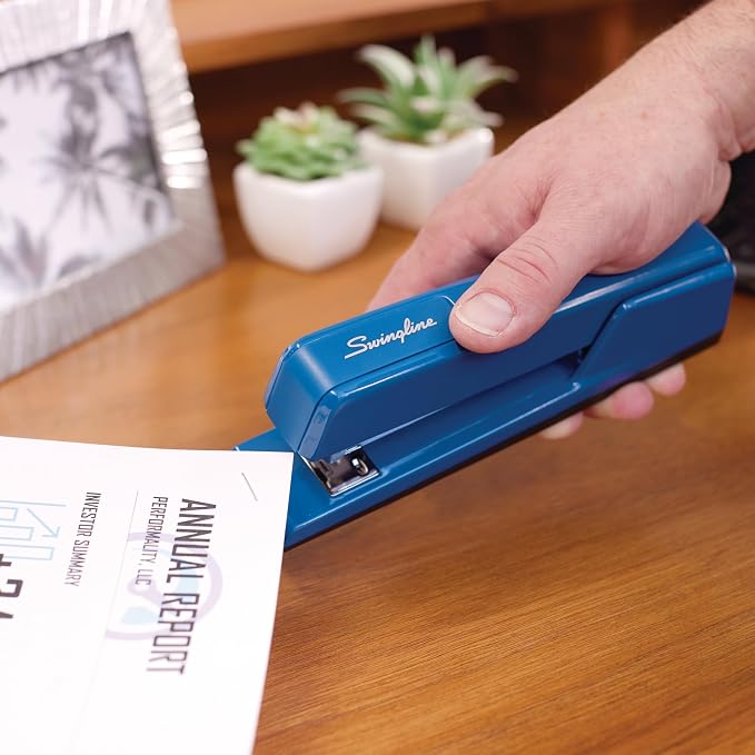Swingline Stapler, 30 Sheet Capacity, 747 Classic Desktop Stapler, Jam Free, Metal, True Blue (74724)