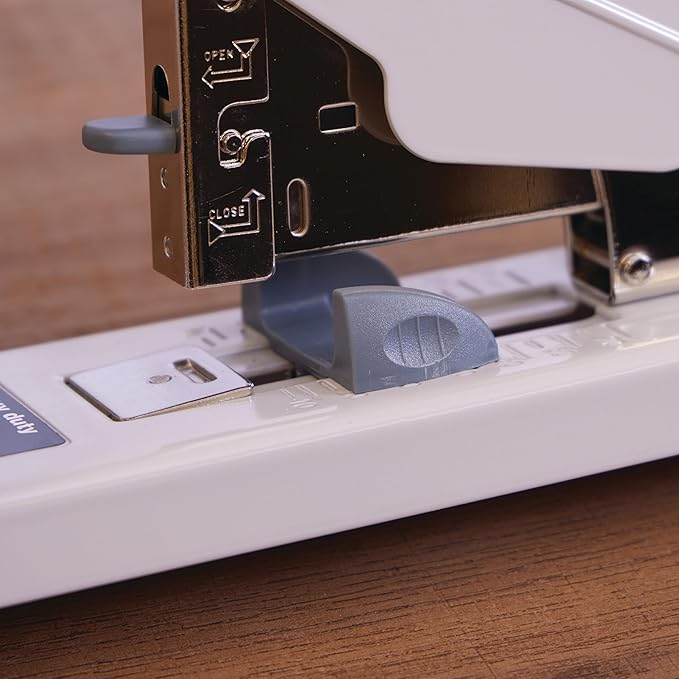 Swingline Heavy Duty Stapler, 160 Sheet Capacity, Includes Alignment Guide, Desktop Stapling, Platinum (39002)