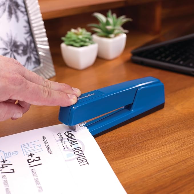 Swingline Stapler, 30 Sheet Capacity, 747 Classic Desktop Stapler, Jam Free, Metal, True Blue (74724)