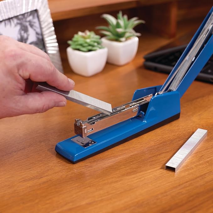 Swingline Stapler, 30 Sheet Capacity, 747 Classic Desktop Stapler, Jam Free, Metal, True Blue (74724)