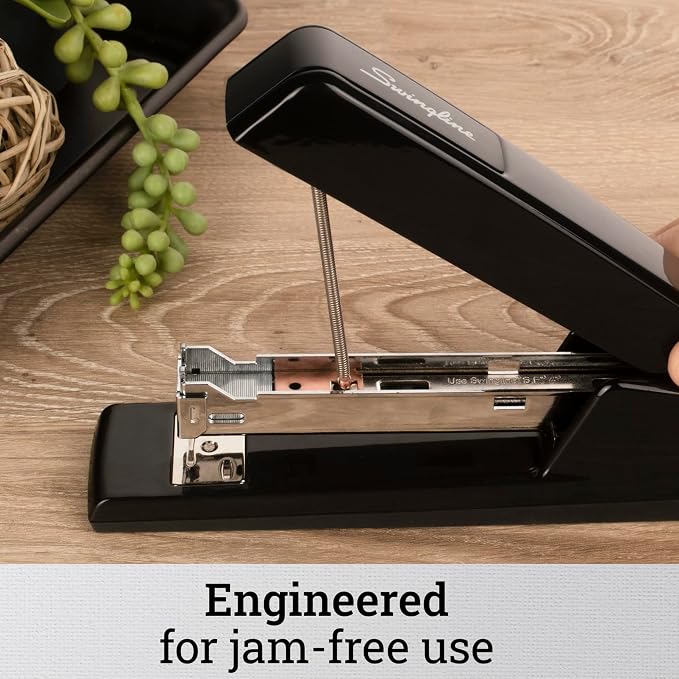 Swingline Stapler, 747, Classic, 20 Sheet Capacity, Metal, Black (74771)