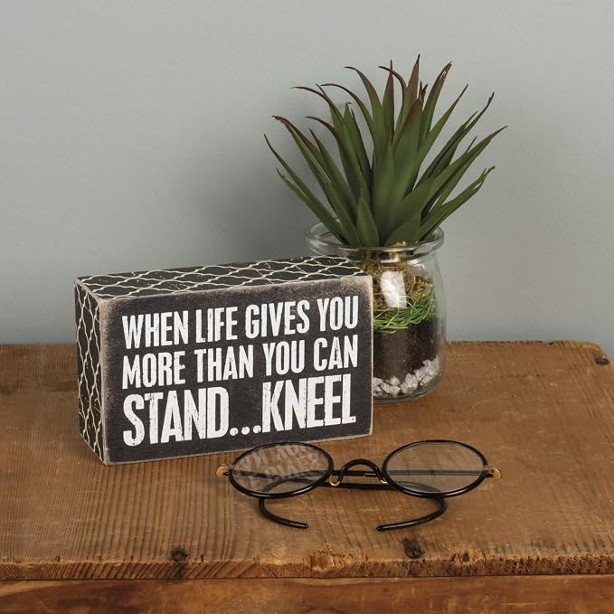 Primitives by Kathy Box Sign, 3-Inch by 5-Inch, Kneel